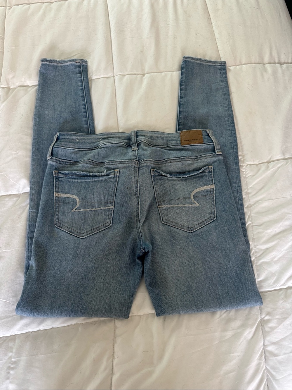 American Eagle Outfitters Light Blue Skinny low-Rise Jeans - Picture 2 of 4